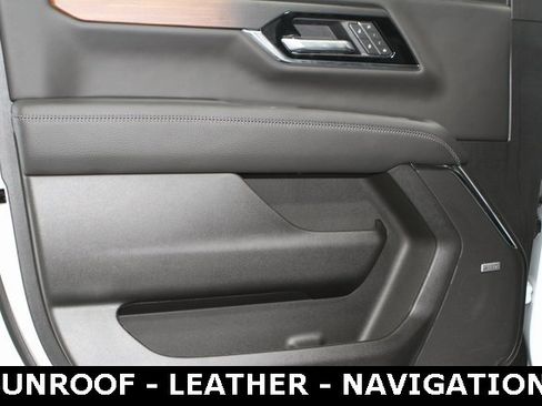 New 2025 GMC Yukon XL Denali w/ Sun & Power Step Package image 13