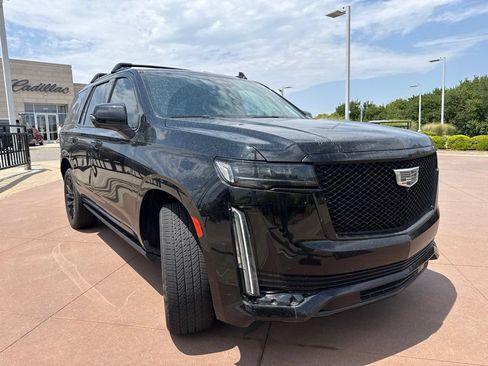 Used 2021 Cadillac Escalade Sport Platinum w/ LPO, ONYX Package AWD/4WD image 2