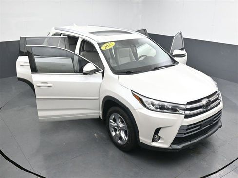 Used 2017 Toyota Highlander Limited image 47