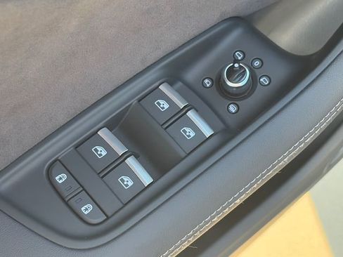 Used 2025 Audi SQ7 Prestige AWD/4WD image 19