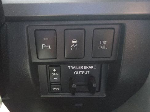 Used 2017 Toyota Tundra SR5 w/ TRD Off Road Package AWD/4WD image 20