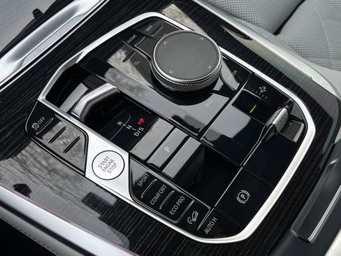 Used 2026 BMW X7 xDrive40i w/ M Sport Package image 38