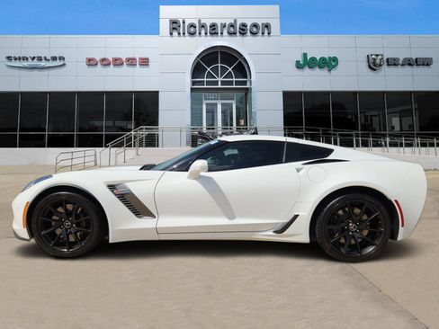 Used 2016 Chevrolet Corvette Z06 w/ 3LZ Preferred Equipment Group RWD image 3