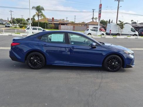 Used 2025 Toyota Camry SE FWD image 4