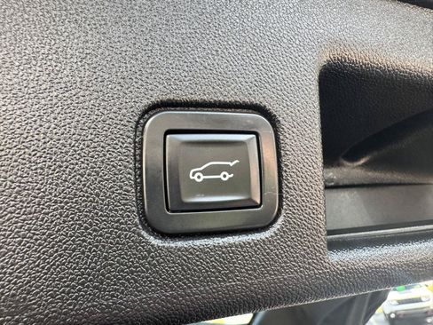 Certified 2018 Chevrolet Equinox Premier AWD/4WD image 11