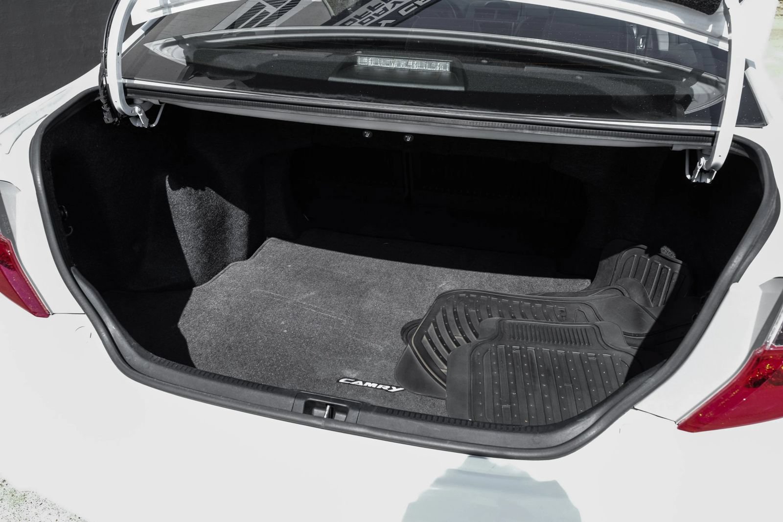 Used 2014 Toyota Camry SE FWD image 50