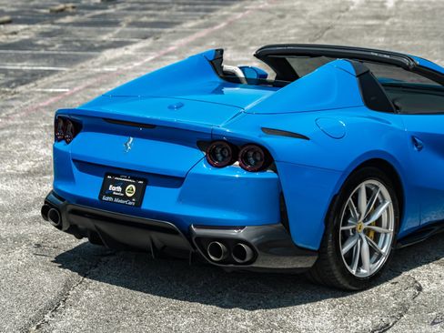 Used 2022 Ferrari 812 GTS RWD image 21