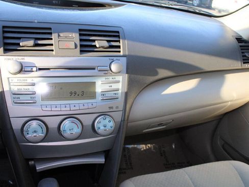 Used 2009 Toyota Camry LE w/ Fleet Convenience Pkg image 12