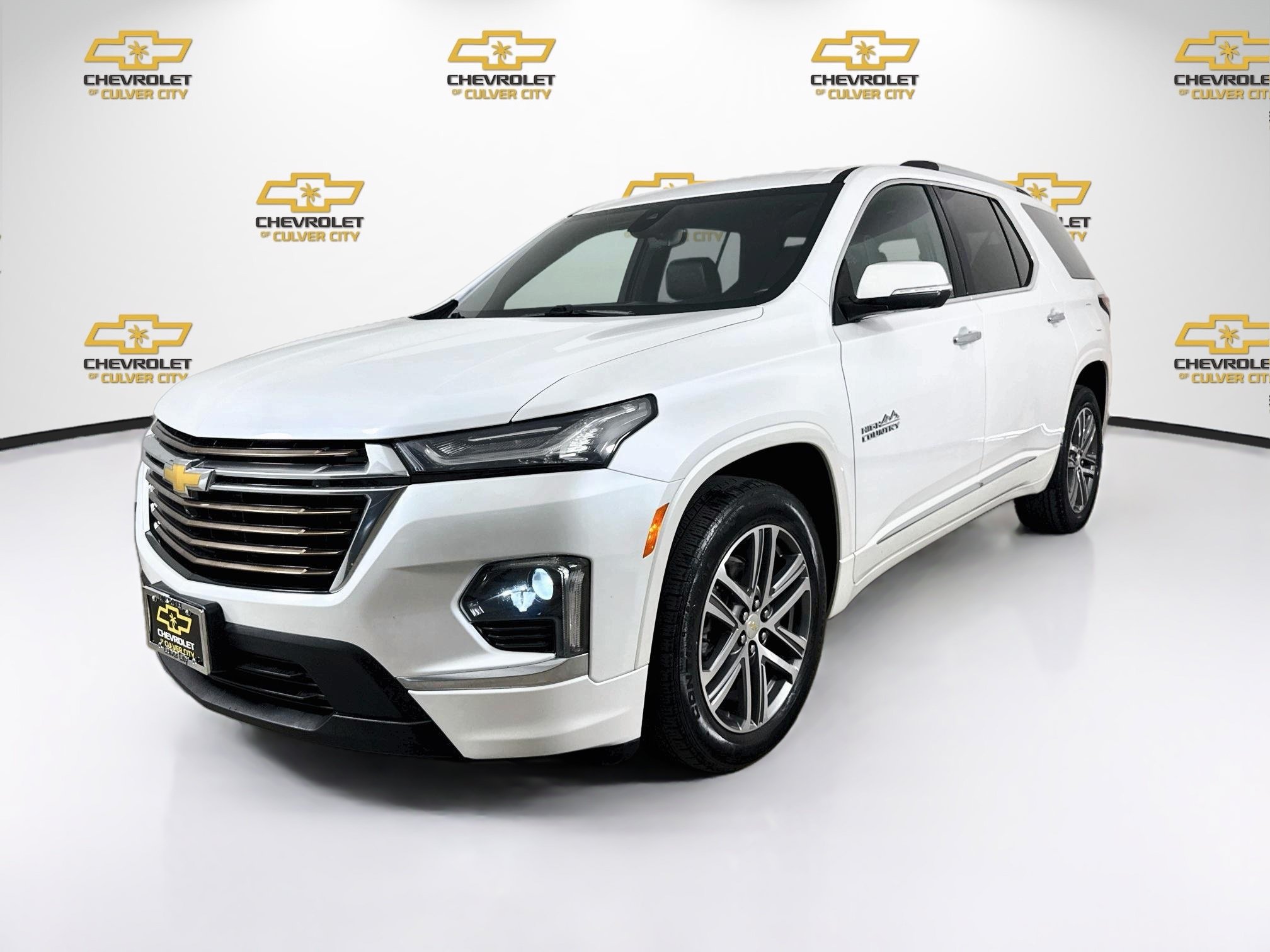 Used 2023 Chevrolet Traverse High Country FWD image 3