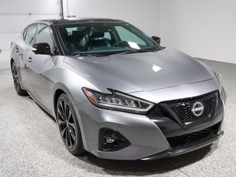 Used 2023 Nissan Maxima SR w/ Sport Mat Group FWD image 5