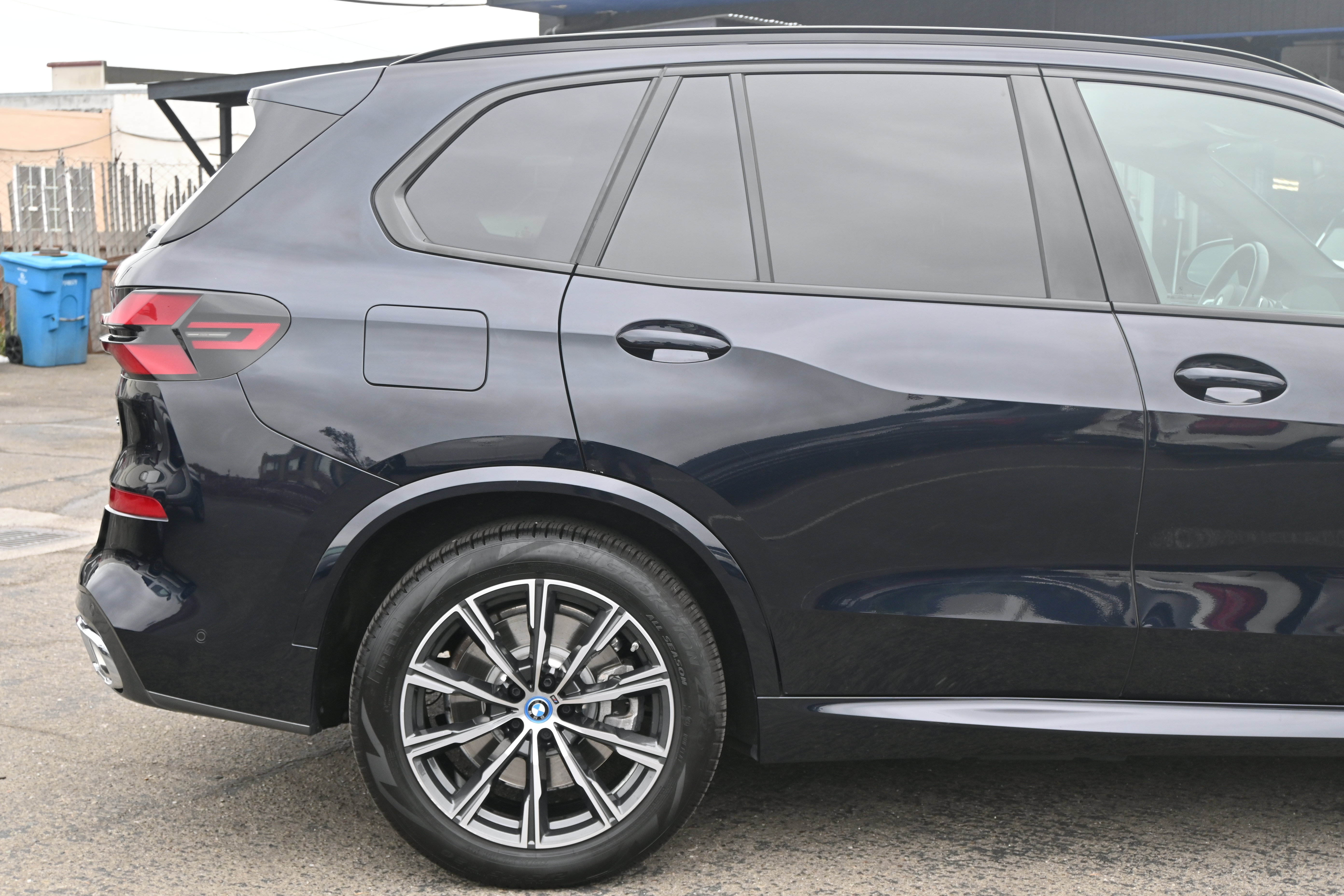 Used 2024 BMW X5 xDrive50e w/ M Sport Package AWD/4WD image 14