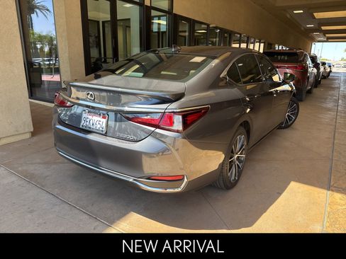 Used 2023 Lexus ES 300h w/ Premium Package image 3