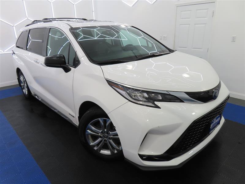 Used 2021 Toyota Sienna XSE w/ XSE Plus Package AWD/4WD image 5