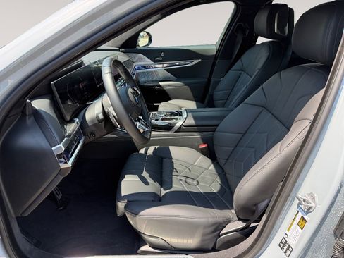 Certified 2025 BMW 740i xDrive w/ Premium Package AWD/4WD image 2