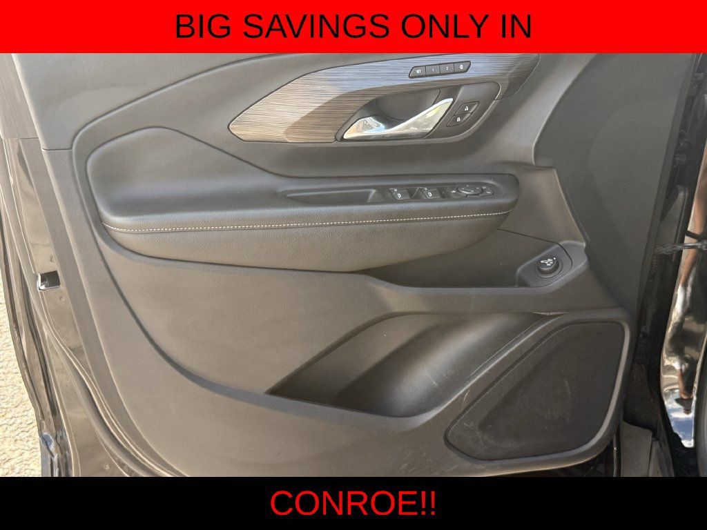 Used 2022 GMC Terrain SLT w/ Tech Package FWD image 10