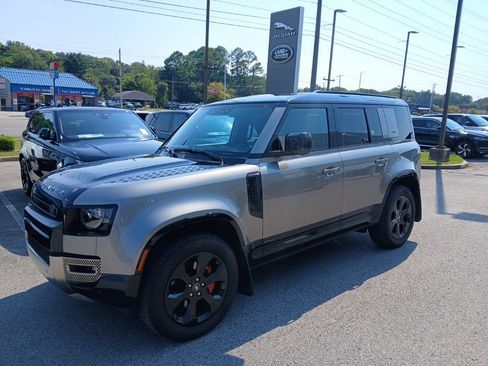 Used 2024 Land Rover Defender 110 X AWD/4WD image 2