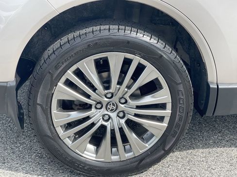 Certified 2023 Toyota Venza Limited AWD/4WD image 16