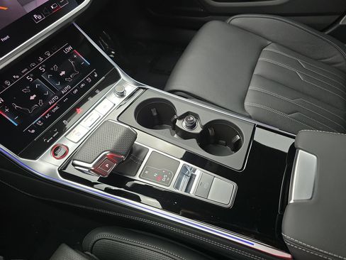 Used 2024 Audi RS 7 Performance AWD/4WD image 25
