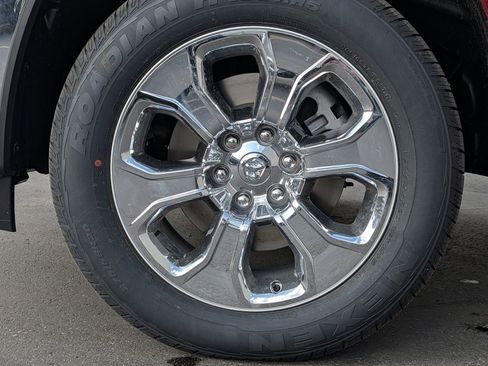 New 2026 RAM 1500 4x4 Crew Cab image 4