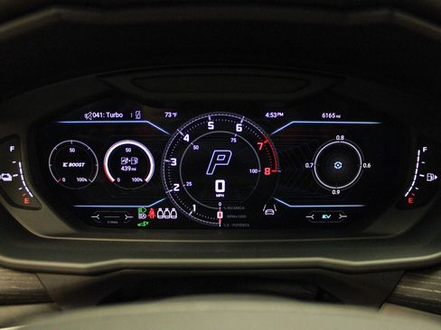 Used 2025 Lamborghini Urus SE image 27