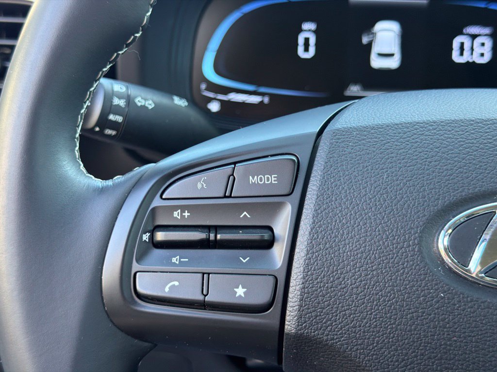 Certified 2024 Hyundai Venue Limited FWD image 20