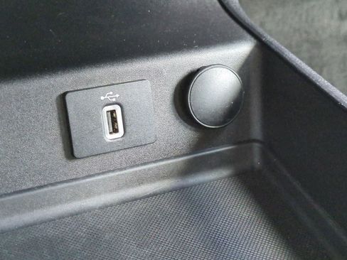 Used 2017 Ford Fusion SE w/ Fusion SE Technology Package AWD/4WD image 32