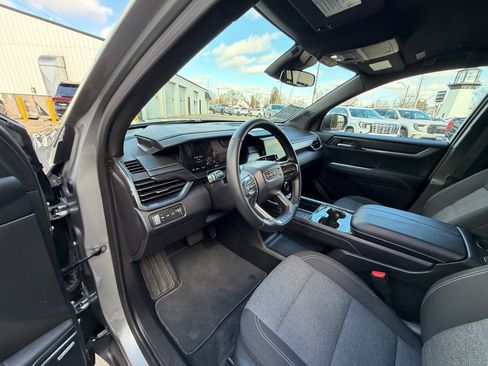 Used 2025 GMC Acadia Elevation image 10