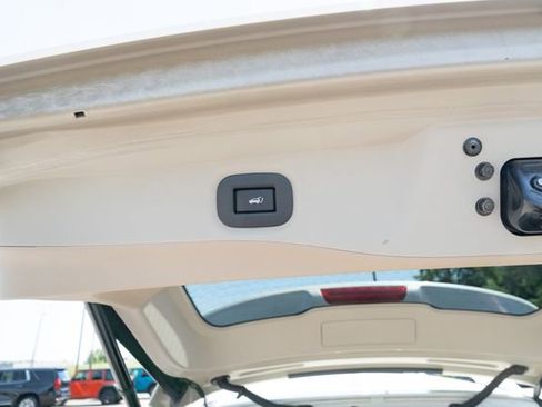 Used 2020 Nissan Rogue SV FWD image 38
