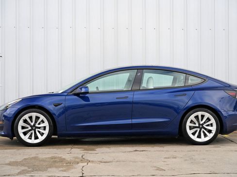 Used 2021 Tesla Model 3 Standard Range Plus image 9