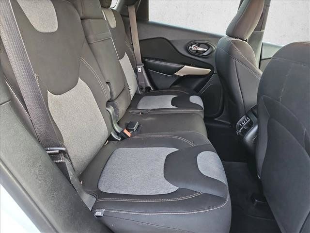 Used 2018 Jeep Cherokee Latitude FWD image 20