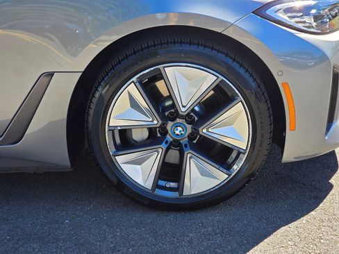 Used 2023 BMW i4 eDrive40 RWD image 9