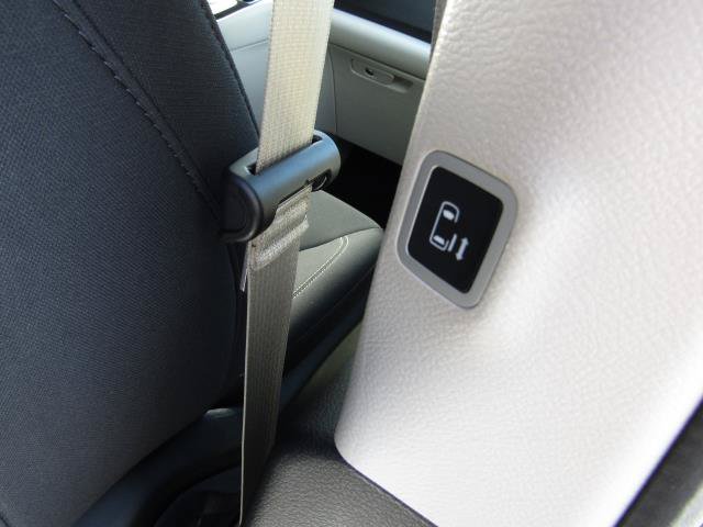 Used 2023 Chrysler Voyager LX FWD image 15