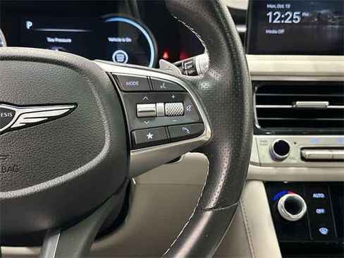 Used 2024 Genesis G70 2.5T image 18