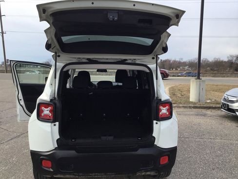 Used 2018 Jeep Renegade Latitude image 21