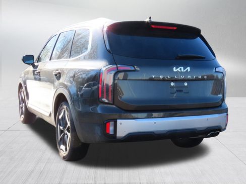 Used 2023 Kia Telluride EX w/ EX Captain's Chair Package image 5