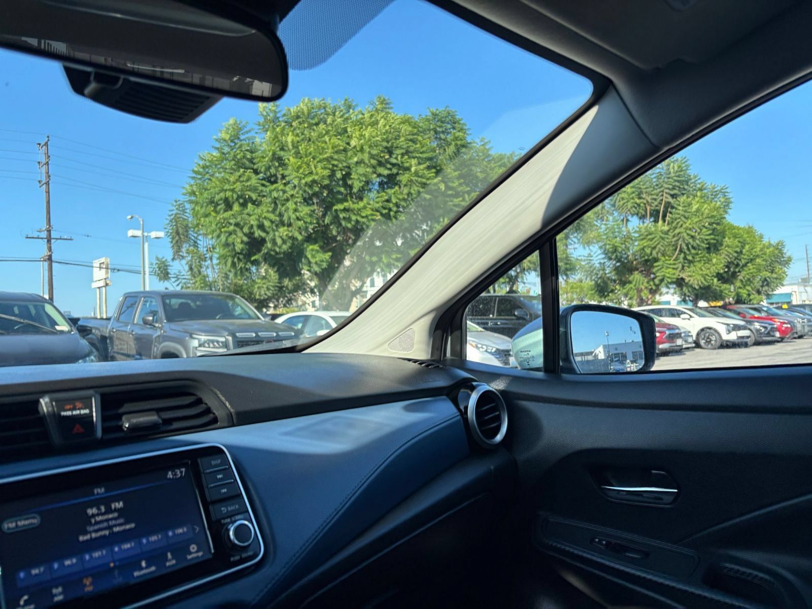 Used 2025 Nissan Versa SV FWD image 34