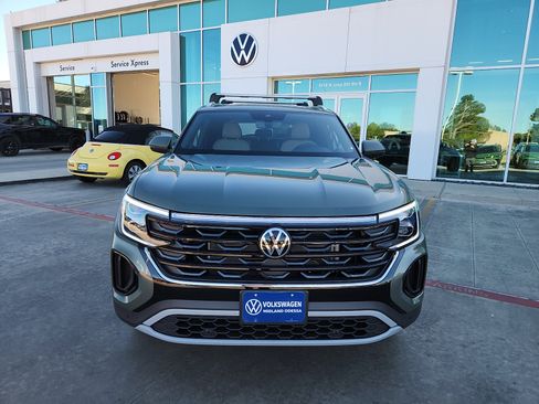 New 2026 Volkswagen Atlas Cross Sport SE image 2
