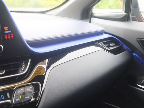 Certified 2021 Toyota C-HR XLE FWD image 8
