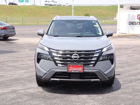 Certified 2025 Nissan Rogue SL w/ SL Premium Package AWD/4WD image 4