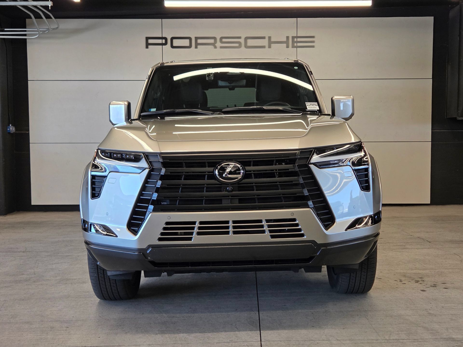 Used 2026 Lexus GX 550 w/ Accessory Package (2T) AWD/4WD image 29