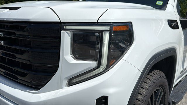 Used 2022 GMC Sierra 1500 Elevation w/ LPO, Elevation Black Package AWD/4WD image 9