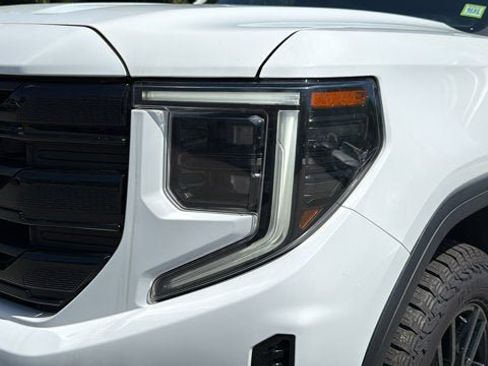 Used 2022 GMC Sierra 1500 Elevation w/ LPO, Elevation Black Package AWD/4WD image 9