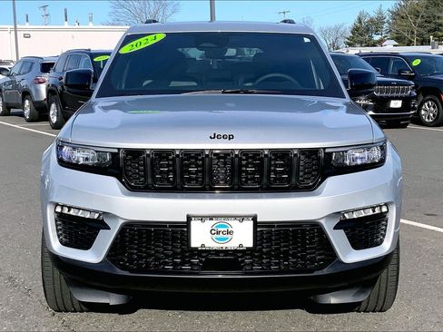 Certified 2024 Jeep Grand Cherokee Limited w/ Black Appearance Package image 3