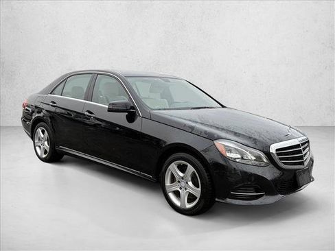 Used 2015 Mercedes-Benz E 250 BlueTEC Sedan image 3