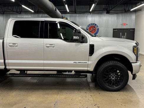 Used 2019 Ford F350 Lariat image 19