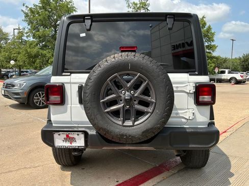 Used 2025 Jeep Wrangler Unlimited Sport AWD/4WD image 7