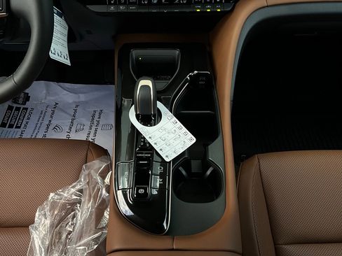 New 2025 Toyota Crown Signia image 16