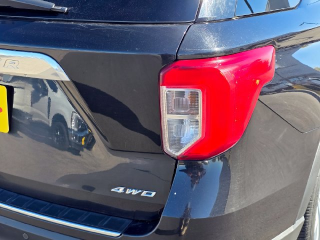 Used 2023 Ford Explorer Platinum w/ Technology Package AWD/4WD image 9