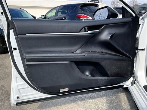 Used 2022 Toyota Camry XSE image 19