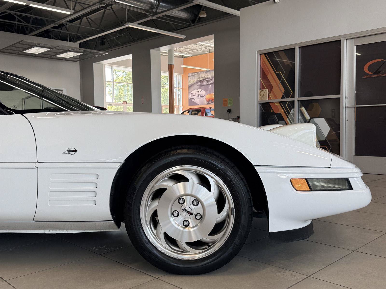 Used 1993 Chevrolet Corvette Convertible RWD image 14